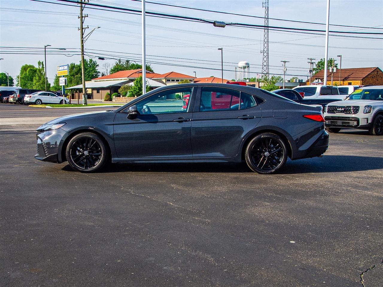 Toyota Camry XLE (Natl) 2025