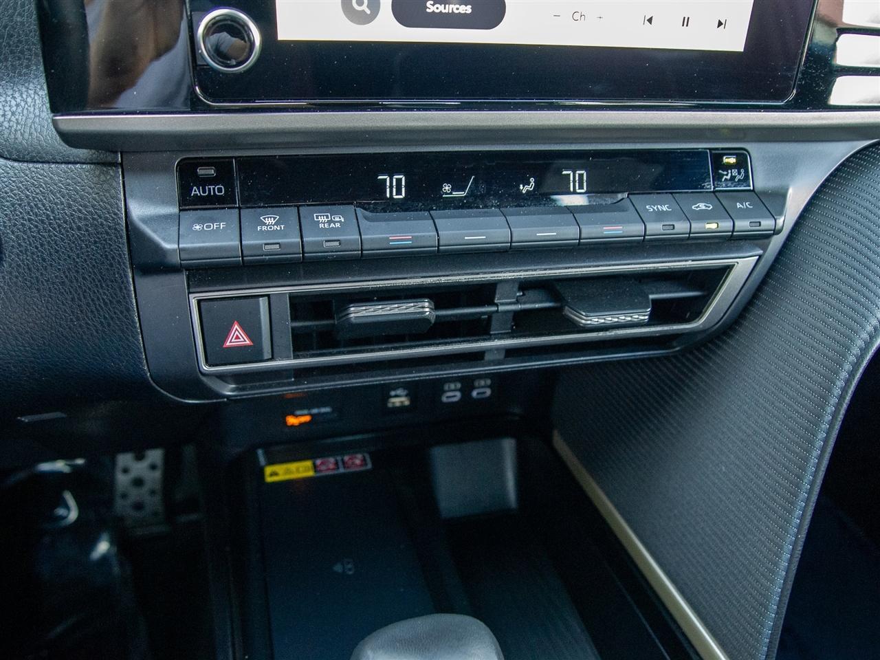 Toyota Camry XLE (Natl) 2025