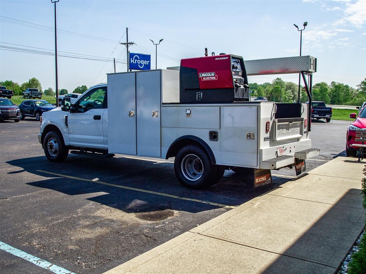 Ford Super Duty F-350 DRW XLT 2WD Reg Cab 145" WB 60" CA 2021