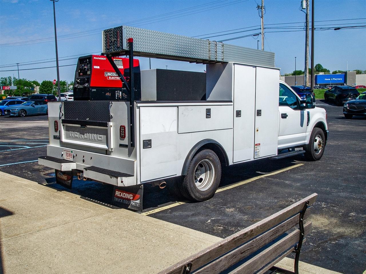 Ford Super Duty F-350 DRW XLT 2WD Reg Cab 145" WB 60" CA 2021