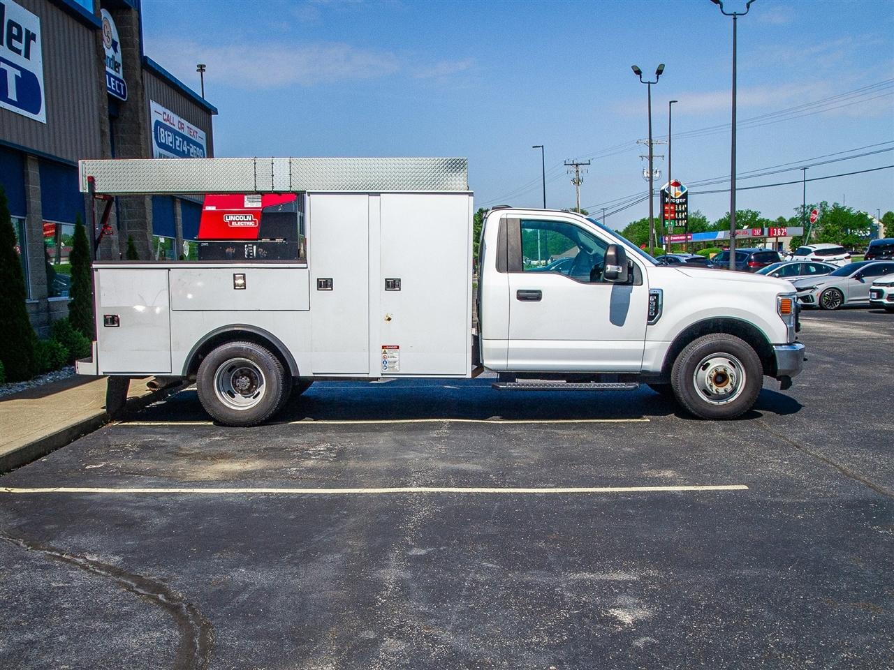 Ford Super Duty F-350 DRW XLT 2WD Reg Cab 145" WB 60" CA 2021