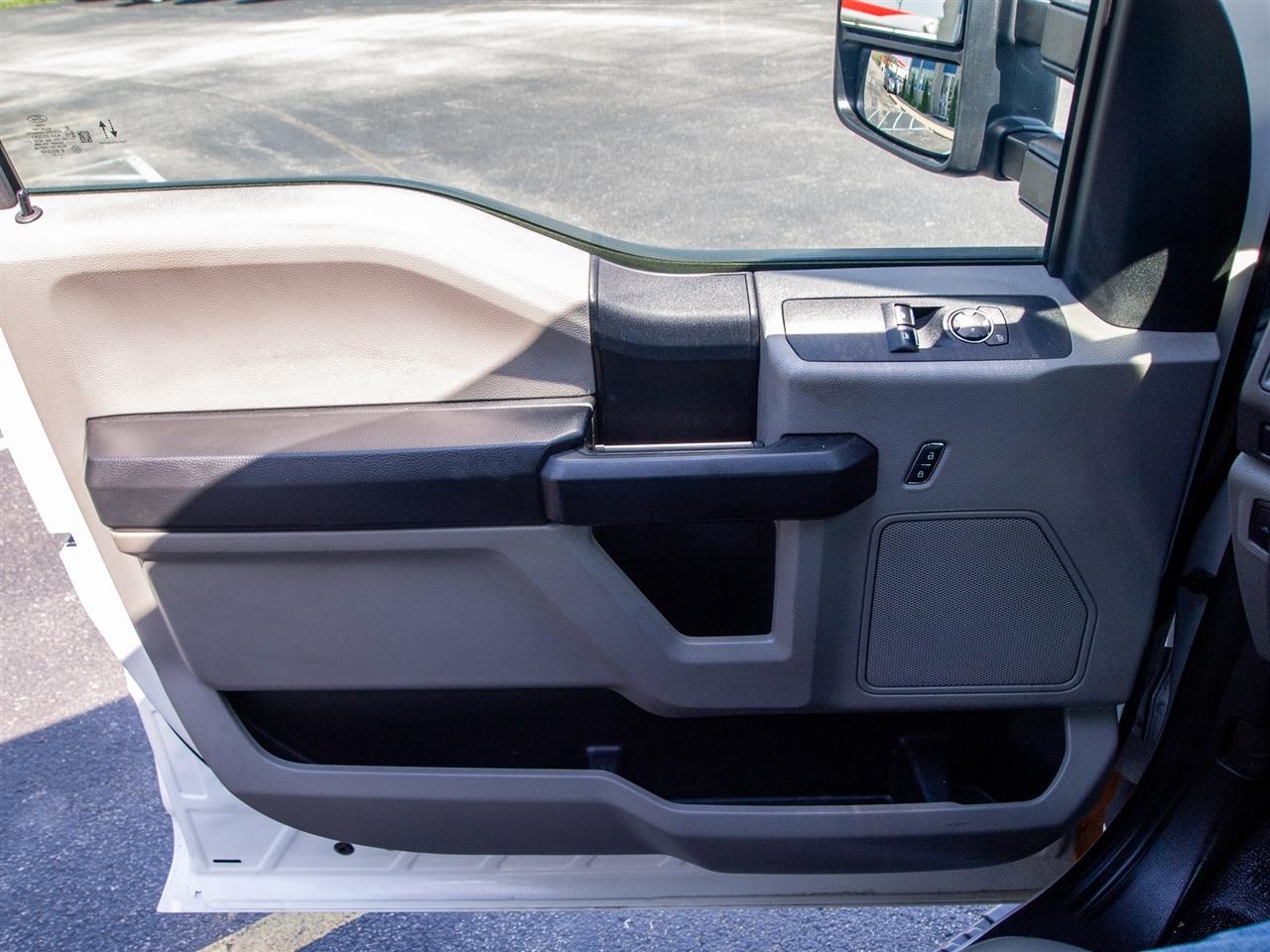 Ford Super Duty F-350 DRW XLT 2WD Reg Cab 145" WB 60" CA 2021