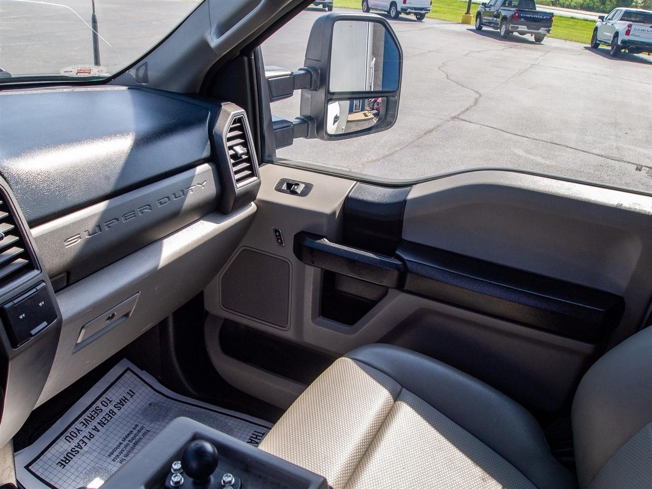 Ford Super Duty F-350 DRW XLT 2WD Reg Cab 145" WB 60" CA 2021