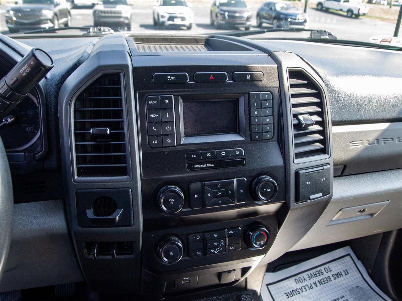 Ford Super Duty F-350 DRW XLT 2WD Reg Cab 145" WB 60" CA 2021