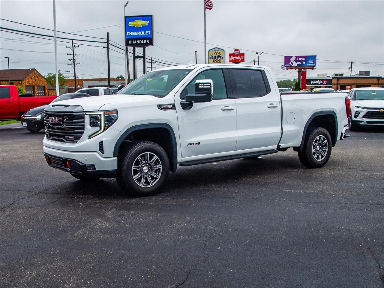 GMC Sierra 1500 4WD Crew Cab 157" AT4 2024