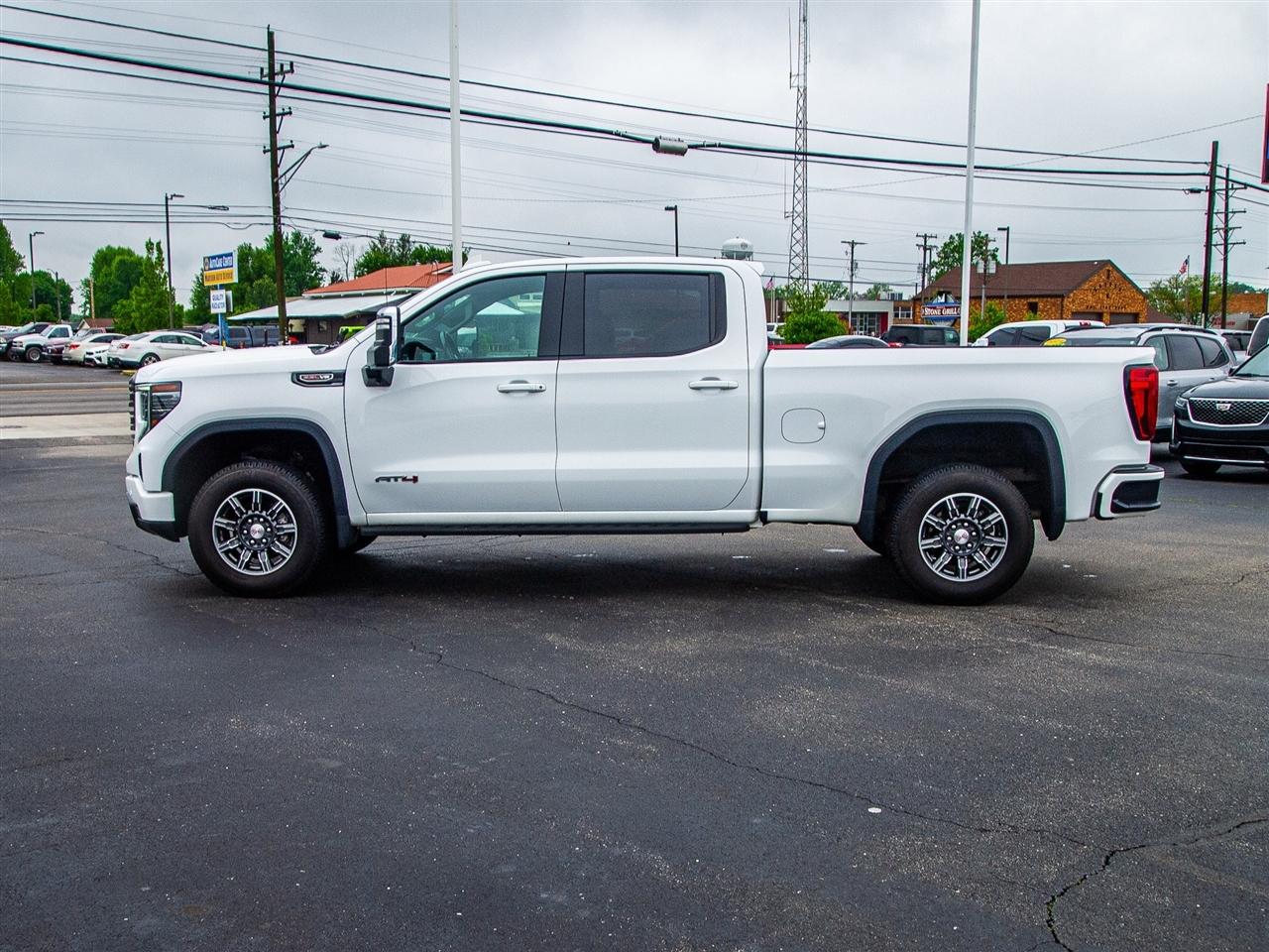 GMC Sierra 1500 4WD Crew Cab 157" AT4 2024