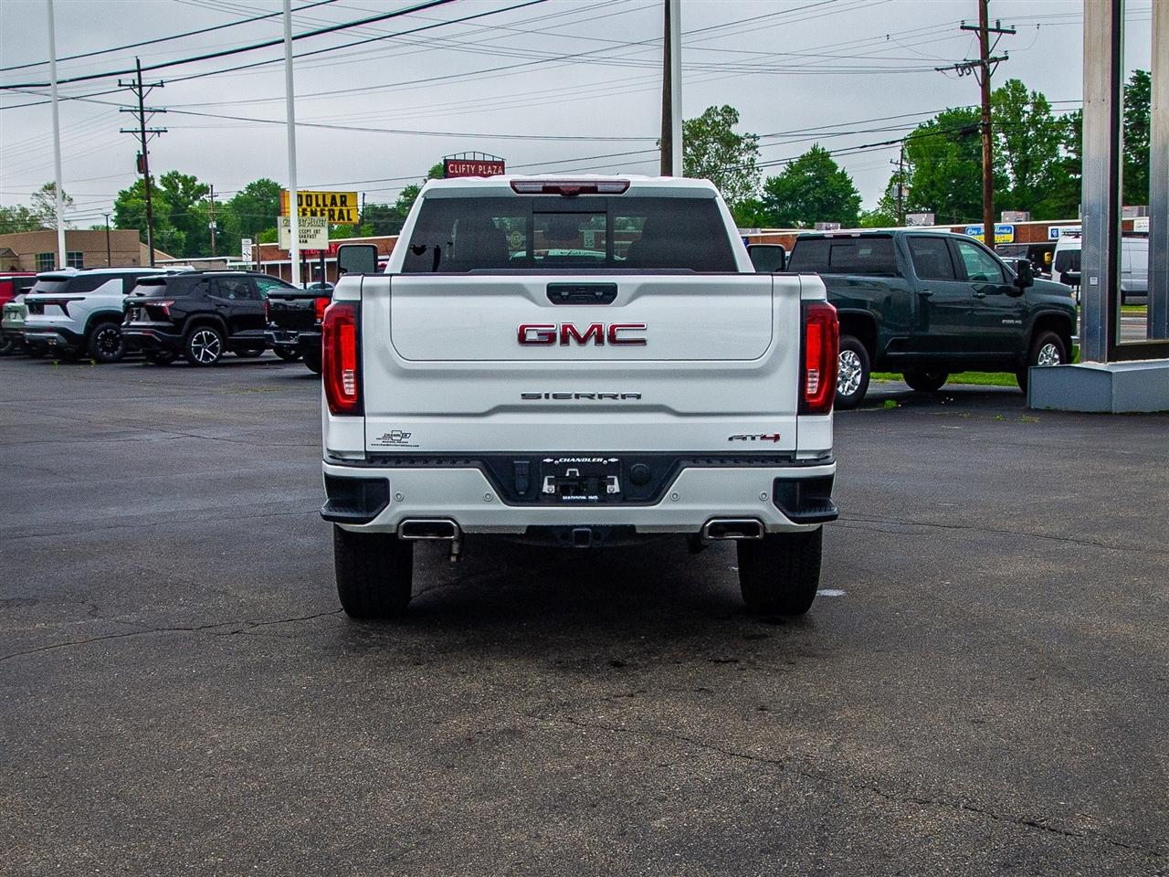 GMC Sierra 1500 4WD Crew Cab 157" AT4 2024