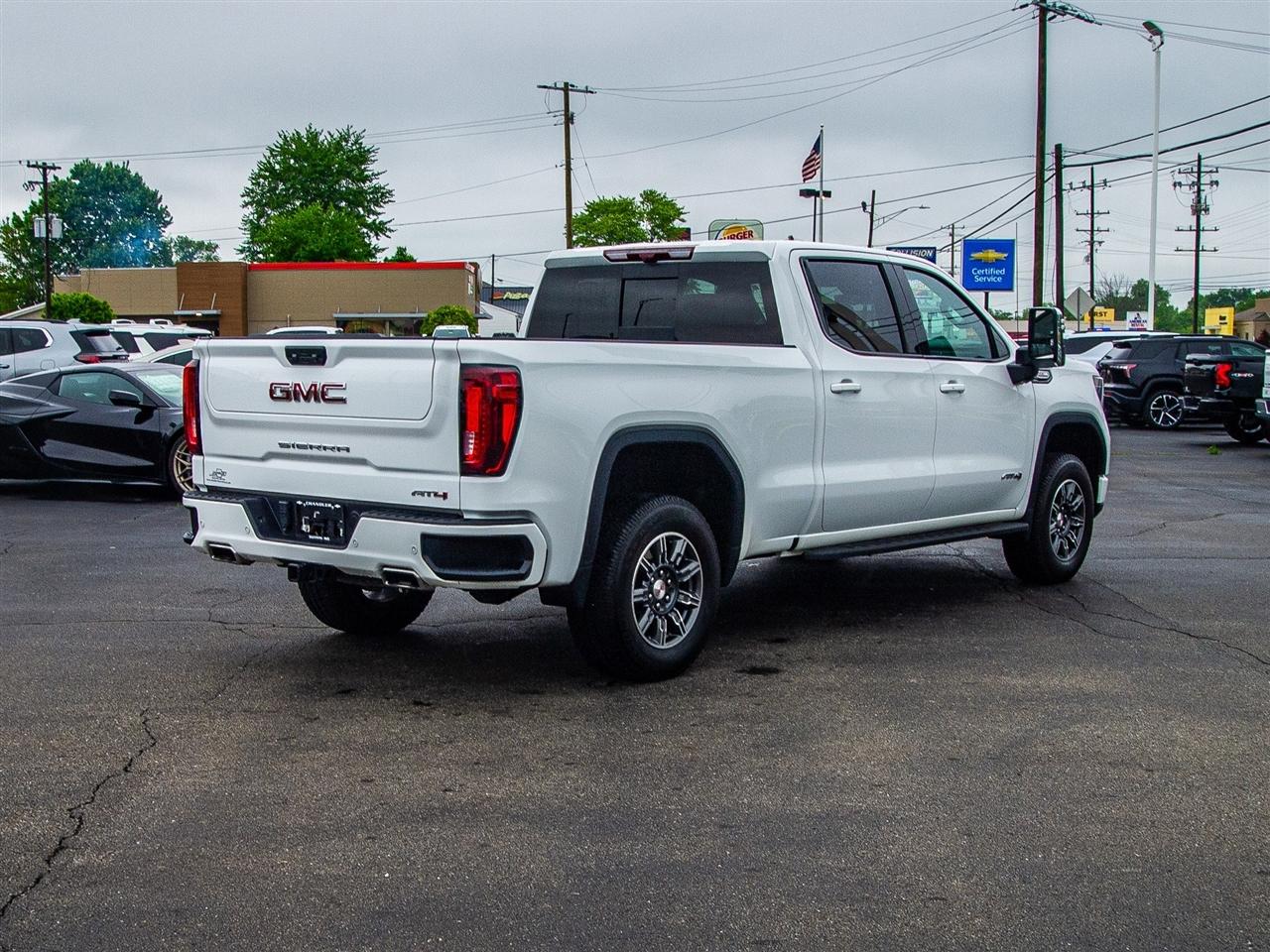GMC Sierra 1500 4WD Crew Cab 157" AT4 2024