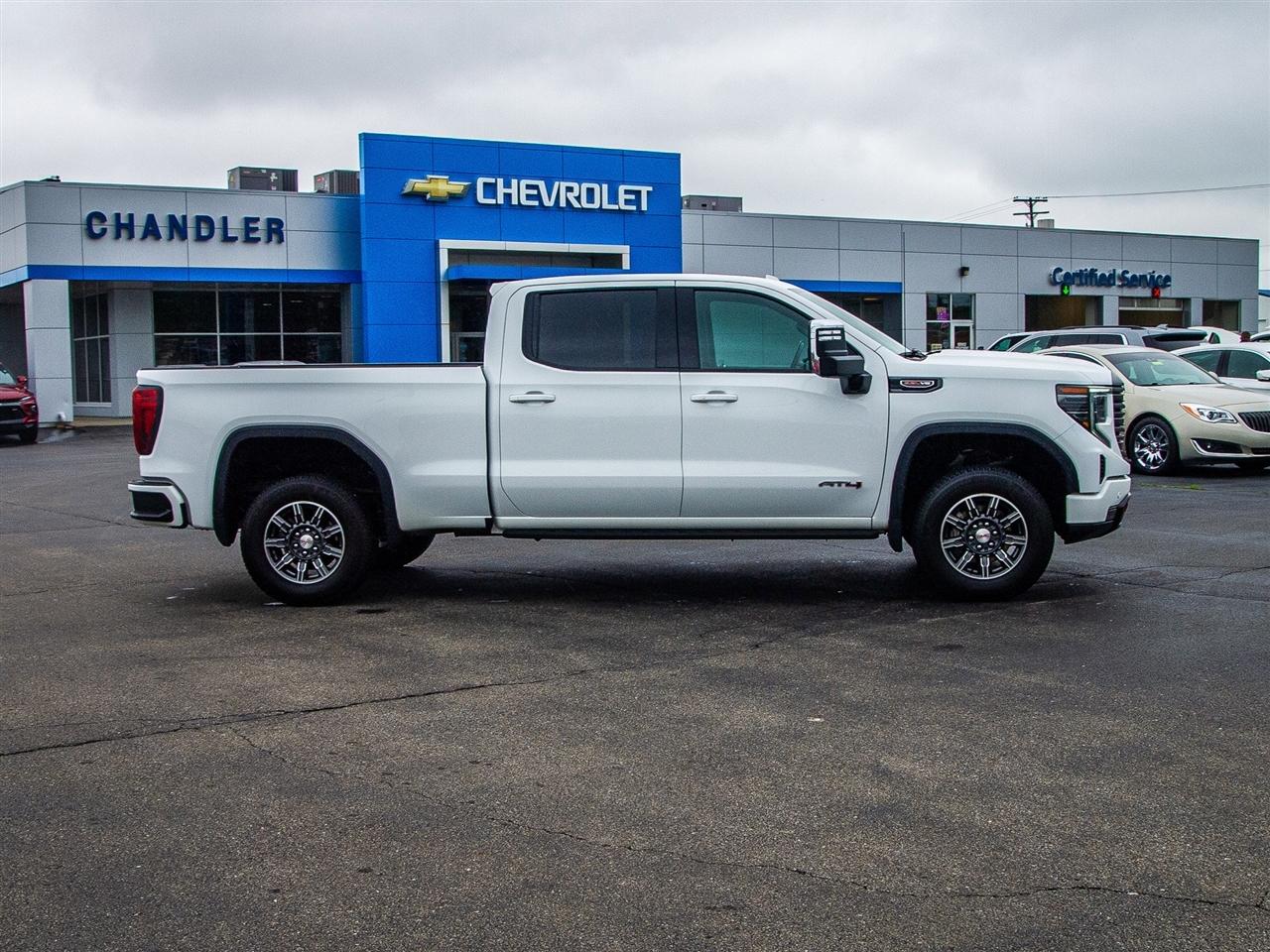 GMC Sierra 1500 4WD Crew Cab 157" AT4 2024
