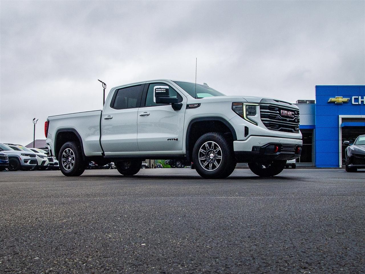 GMC Sierra 1500 4WD Crew Cab 157" AT4 2024