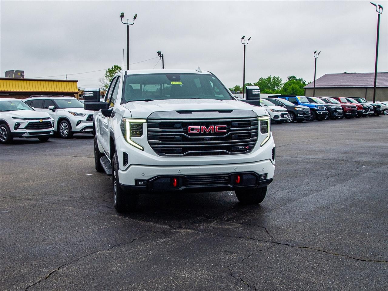 GMC Sierra 1500 4WD Crew Cab 157" AT4 2024