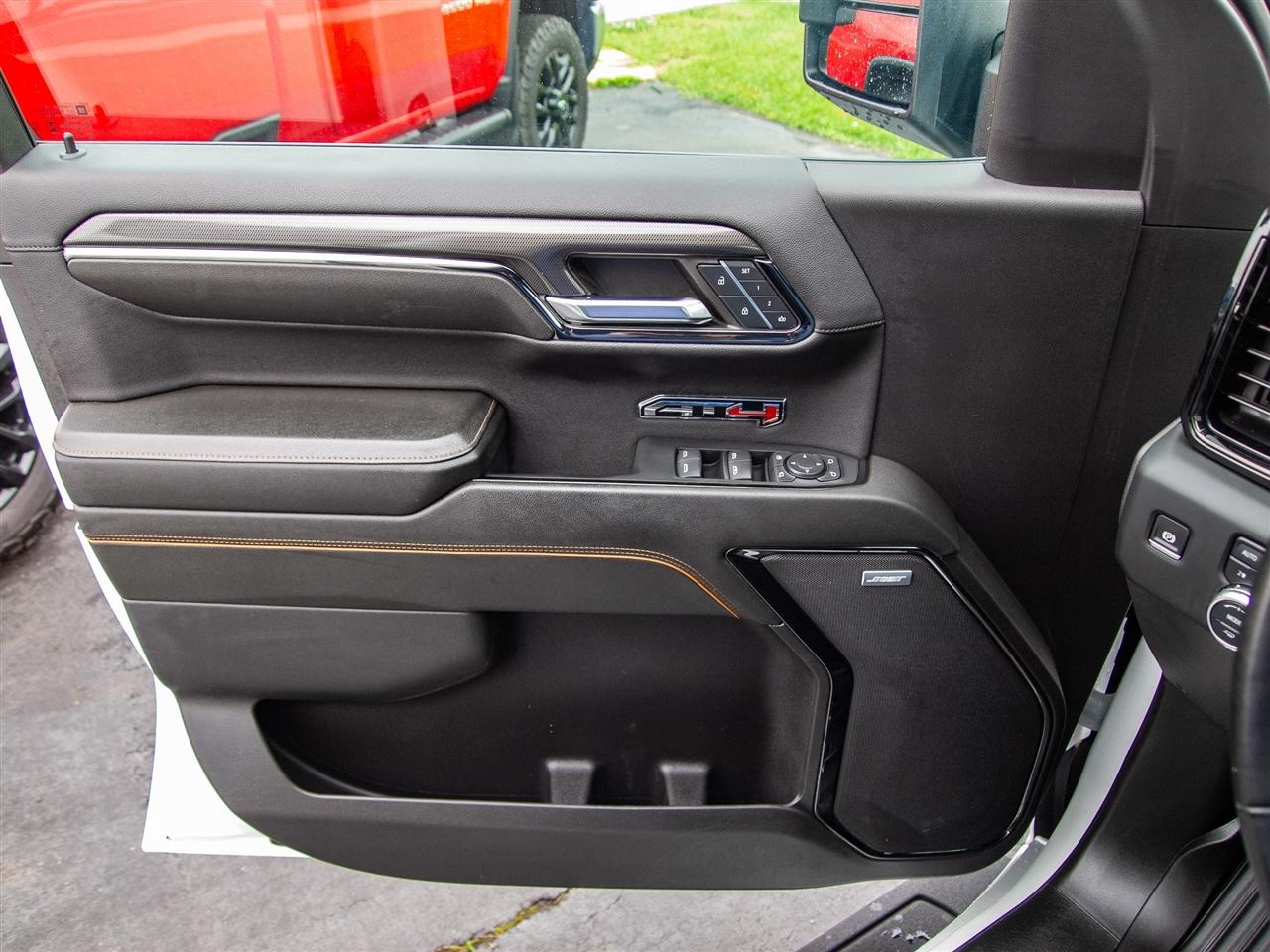 GMC Sierra 1500 4WD Crew Cab 157" AT4 2024