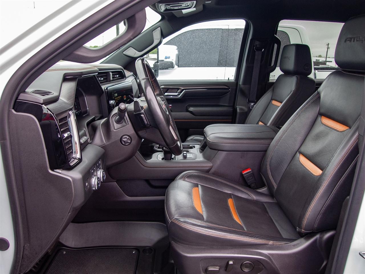 GMC Sierra 1500 4WD Crew Cab 157" AT4 2024