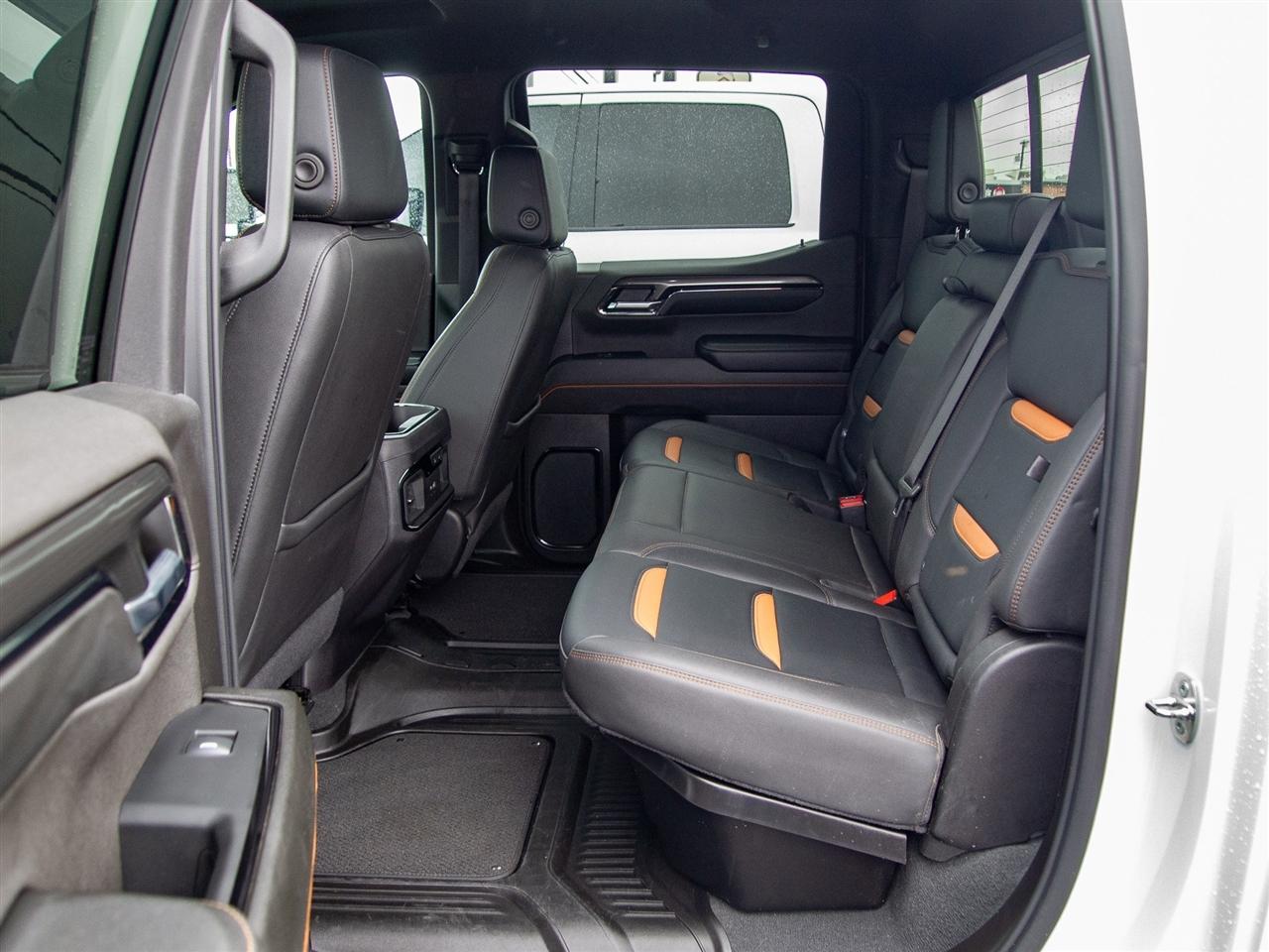 GMC Sierra 1500 4WD Crew Cab 157" AT4 2024