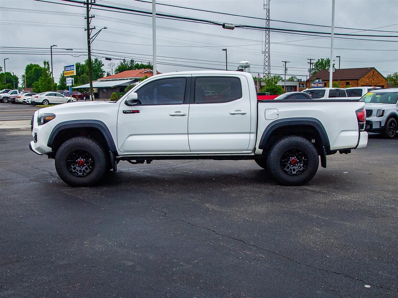 Toyota Tacoma TRD Off Road Double Cab 5' Bed V6 4x4 MT (Natl) 2017