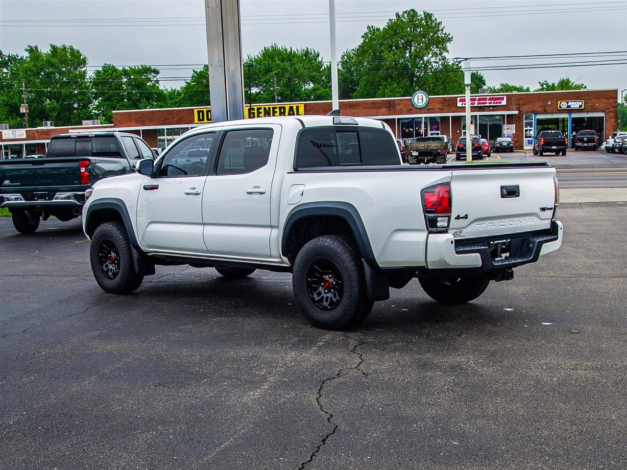 Toyota Tacoma TRD Off Road Double Cab 5' Bed V6 4x4 MT (Natl) 2017