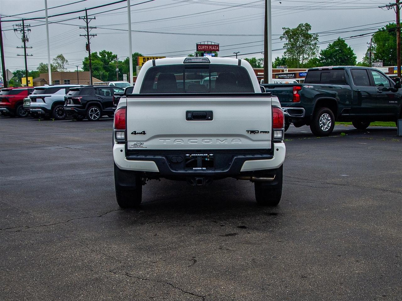 Toyota Tacoma TRD Off Road Double Cab 5' Bed V6 4x4 MT (Natl) 2017
