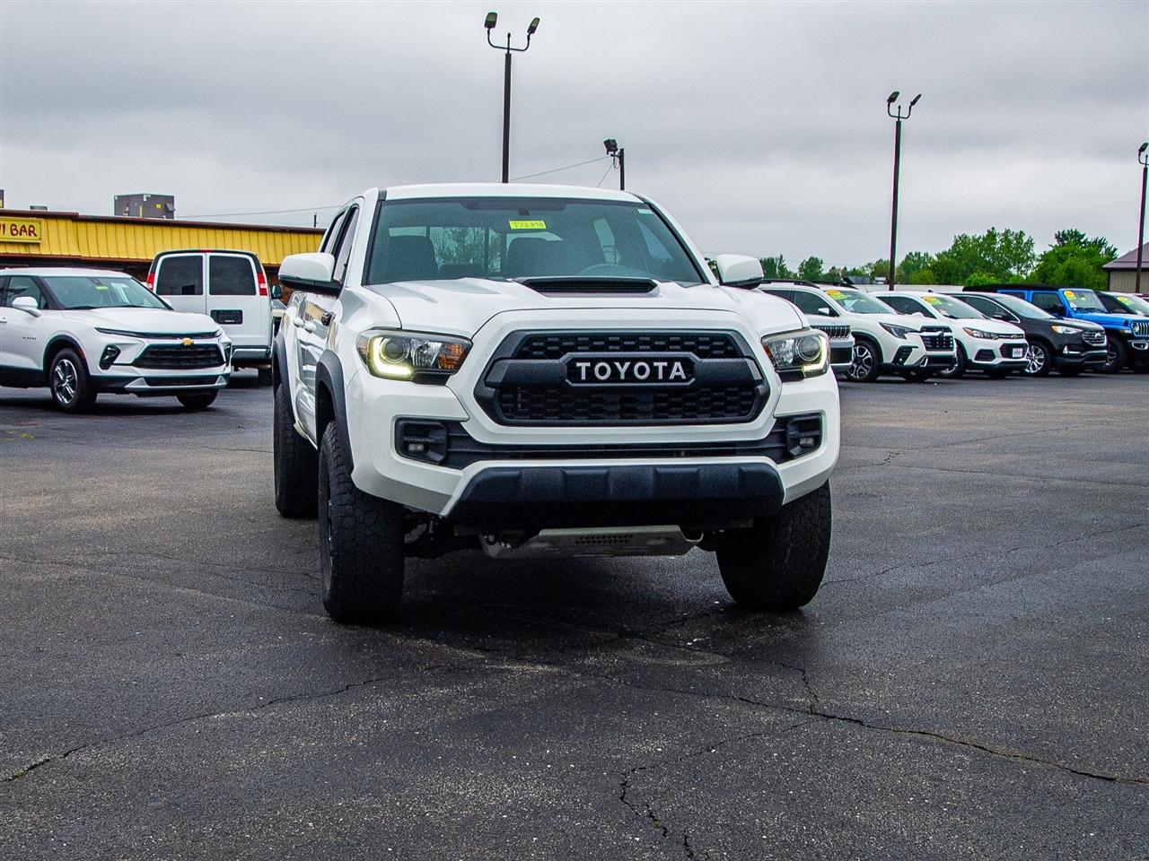 Toyota Tacoma TRD Off Road Double Cab 5' Bed V6 4x4 MT (Natl) 2017