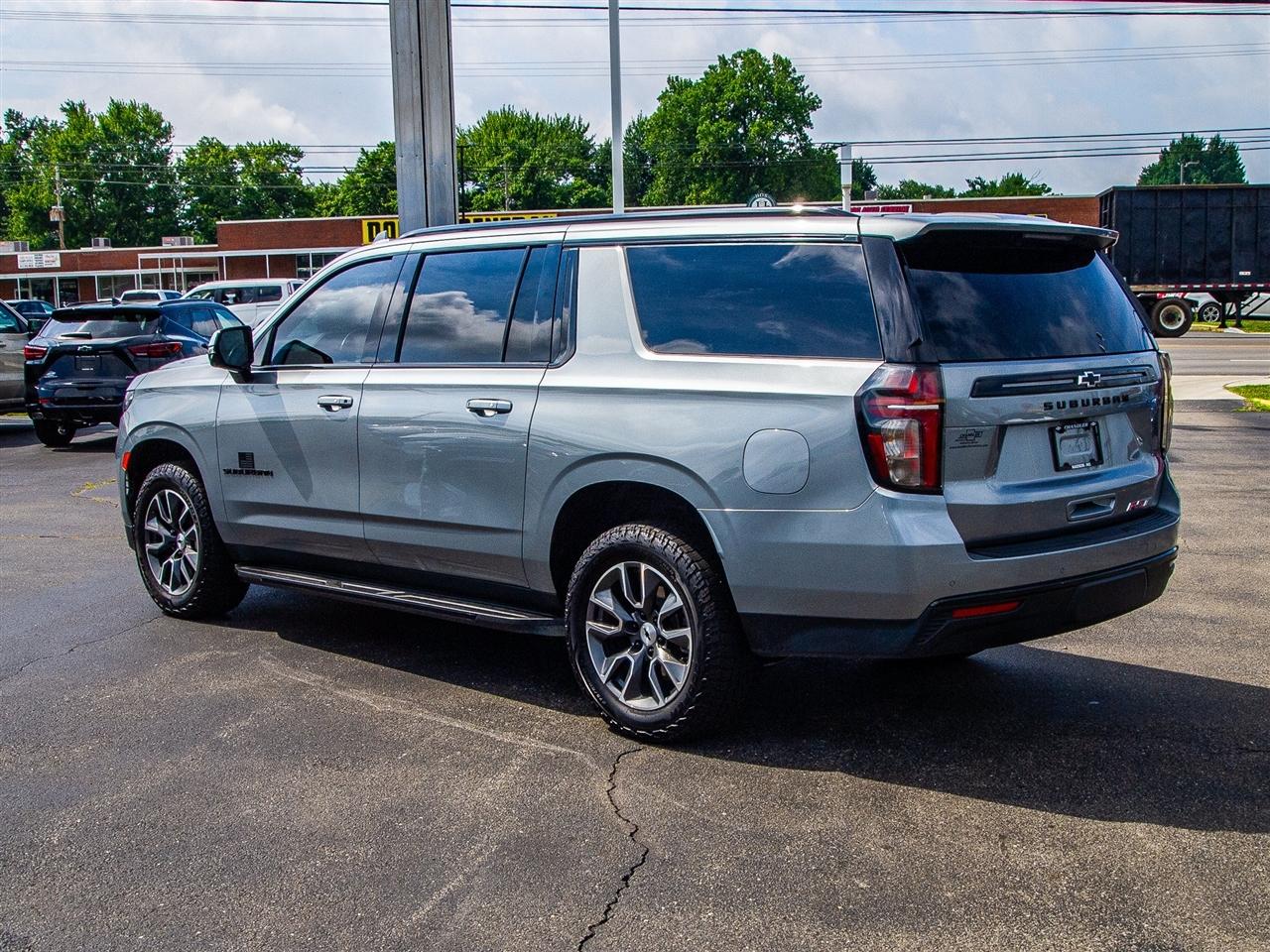 Chevrolet Suburban 4WD 4dr RST 2023