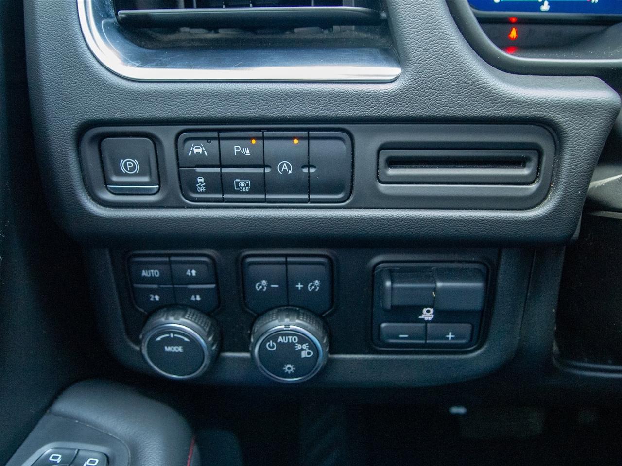 Chevrolet Suburban 4WD 4dr RST 2023