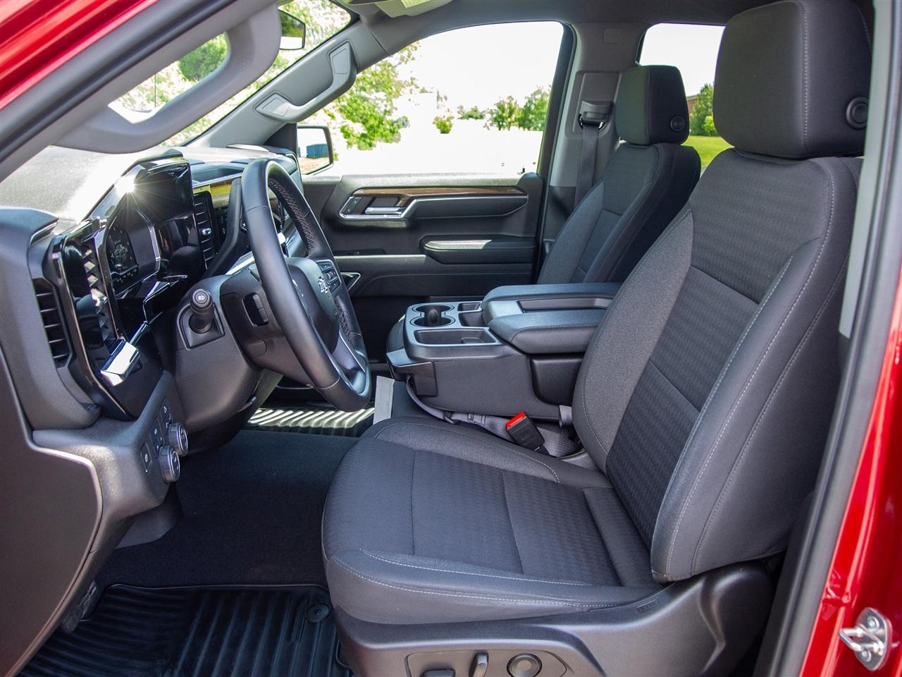 Chevrolet Silverado 1500 4WD Double Cab 147" RST 2023