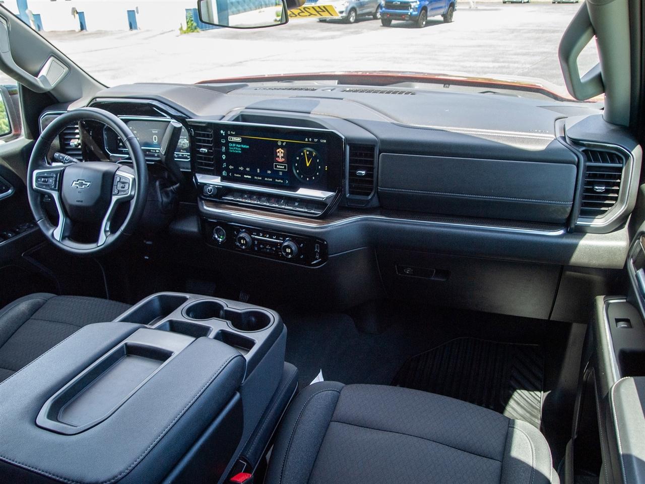 Chevrolet Silverado 1500 4WD Double Cab 147" RST 2023