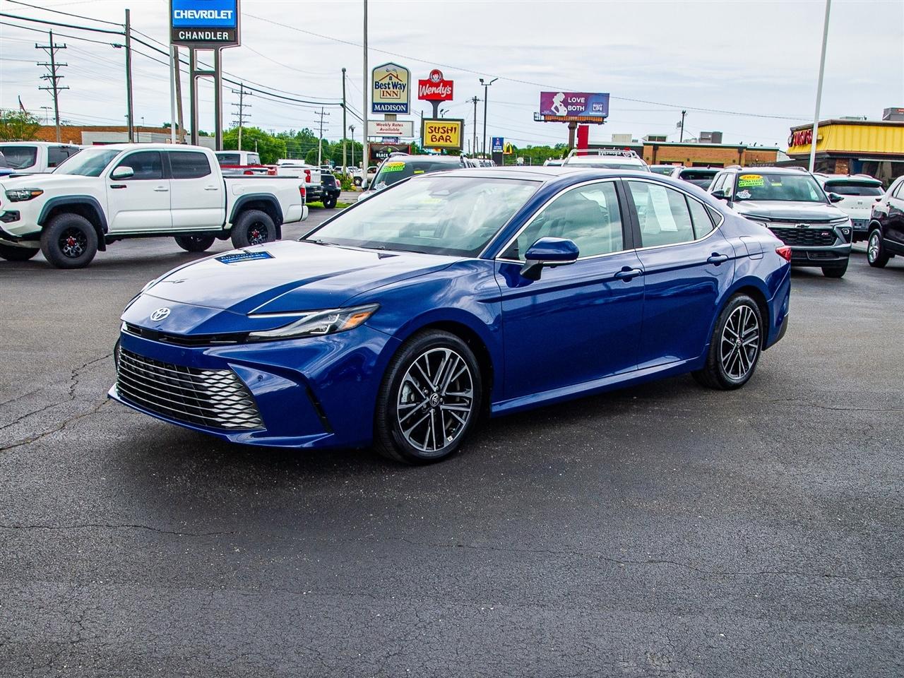 Toyota Camry XLE (Natl) 2025