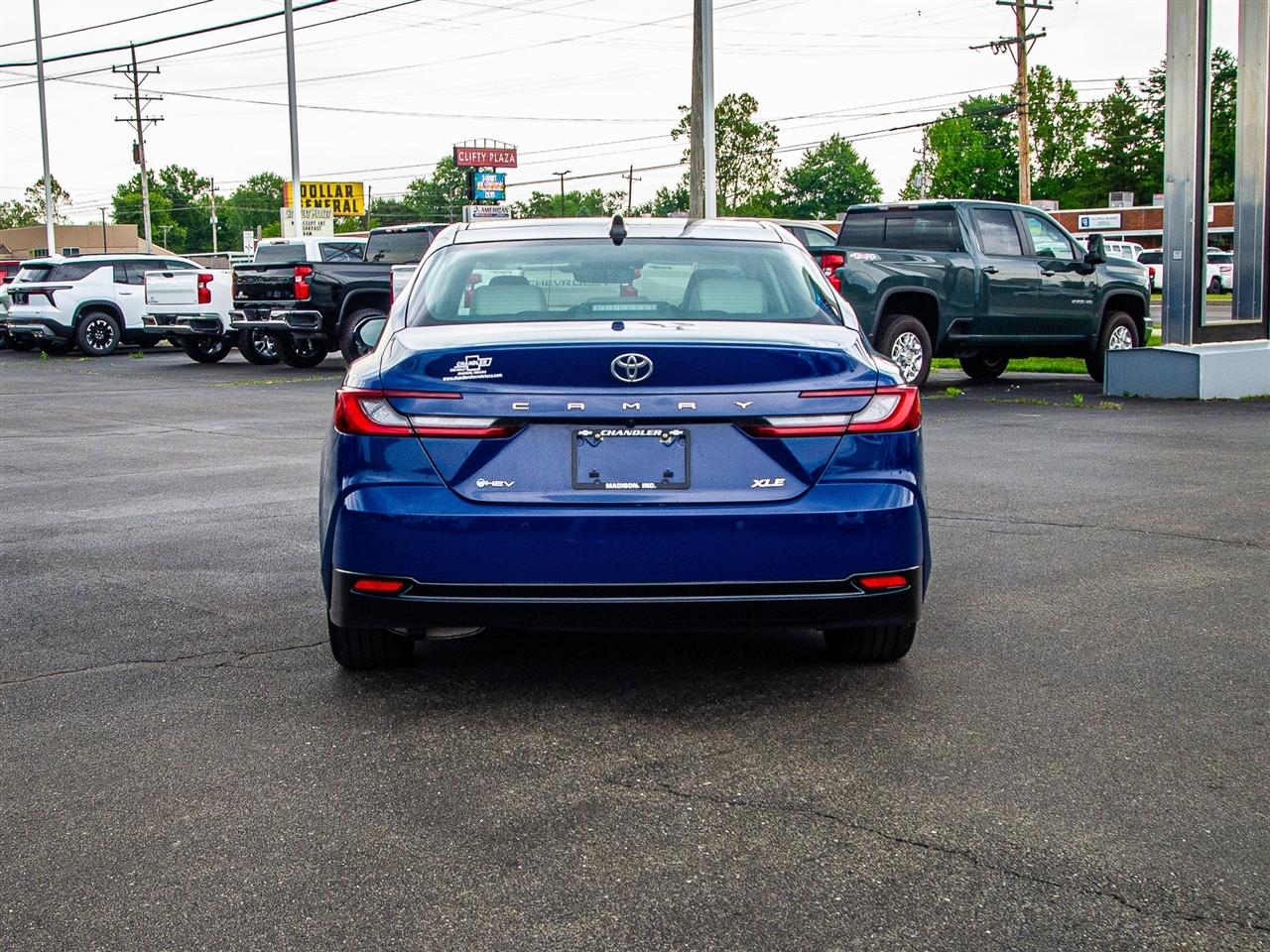 Toyota Camry XLE (Natl) 2025