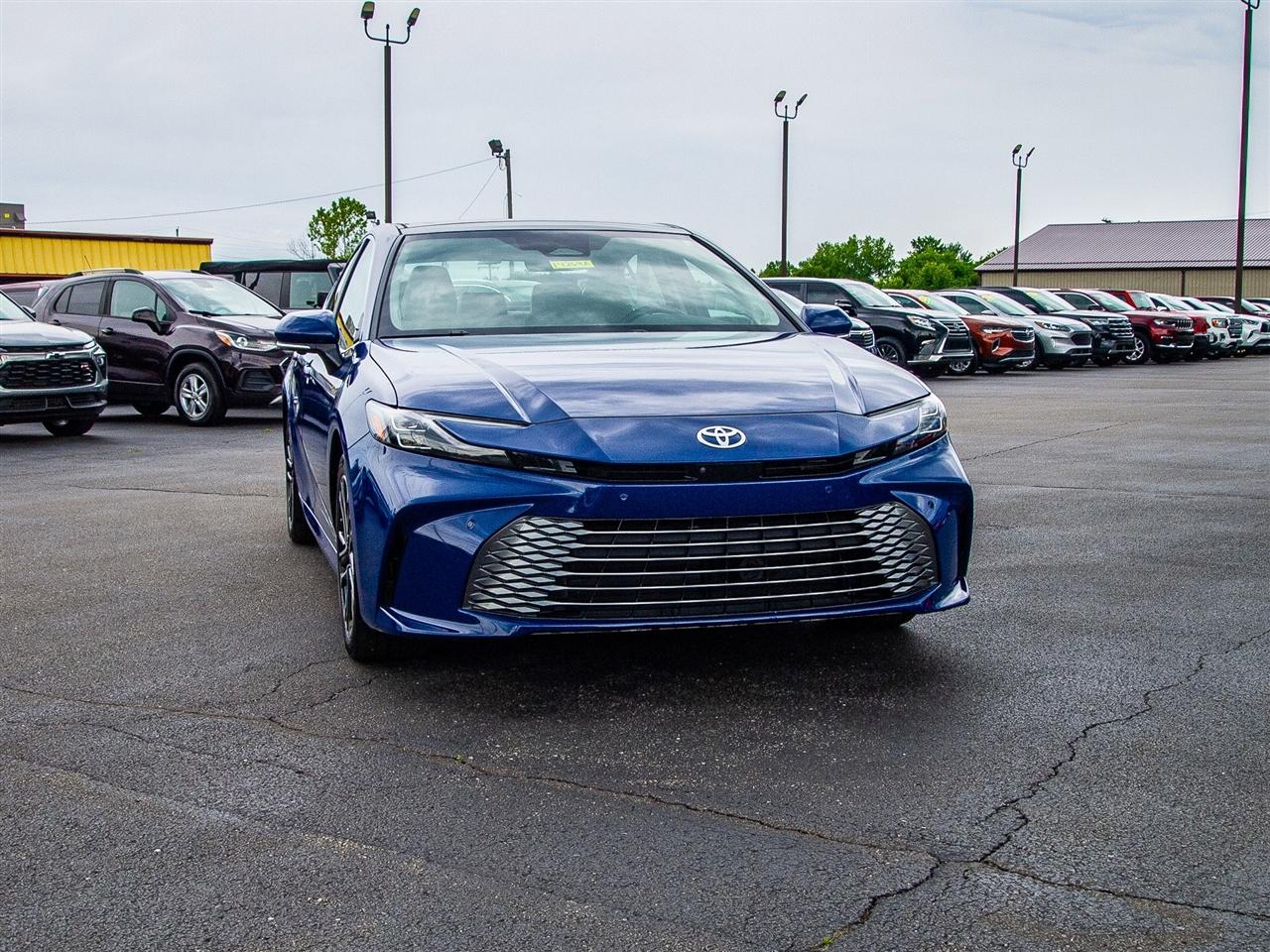 Toyota Camry XLE (Natl) 2025