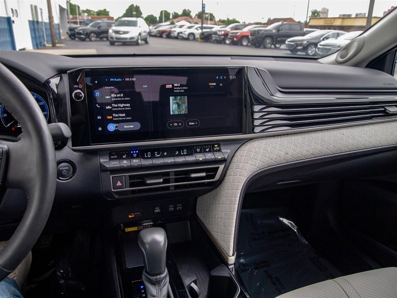 Toyota Camry XLE (Natl) 2025