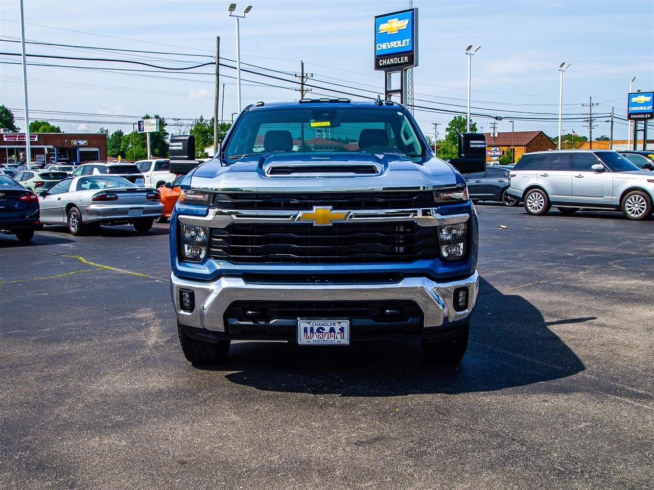 Chevrolet Silverado 2500HD 4WD Reg Cab 142" LT 2024