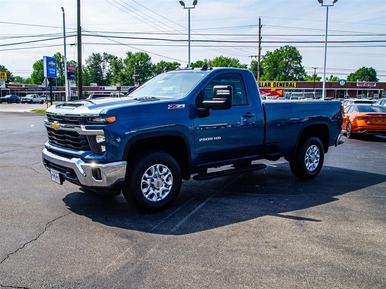 Chevrolet Silverado 2500HD 4WD Reg Cab 142" LT 2024