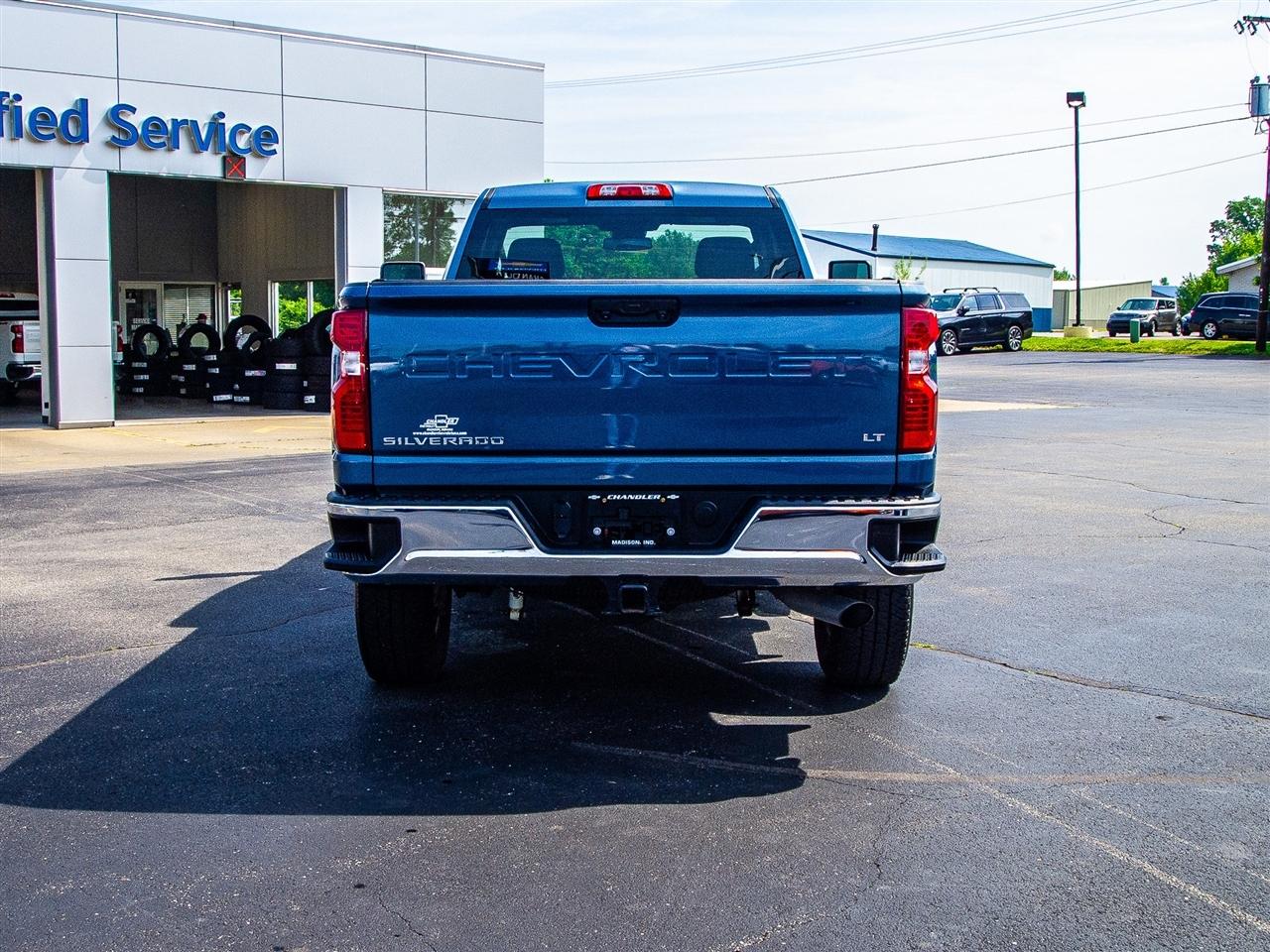 Chevrolet Silverado 2500HD 4WD Reg Cab 142" LT 2024
