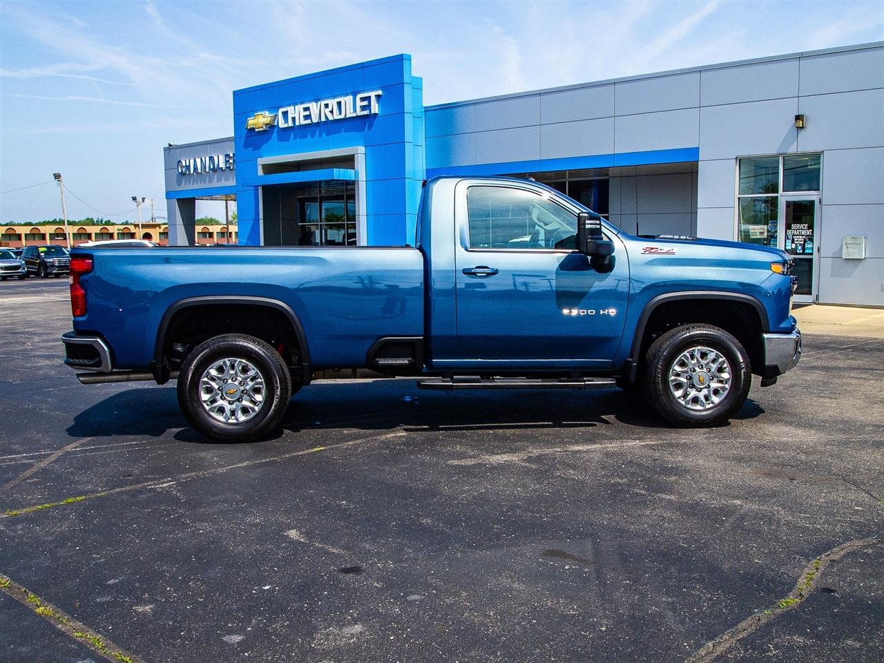Chevrolet Silverado 2500HD 4WD Reg Cab 142" LT 2024