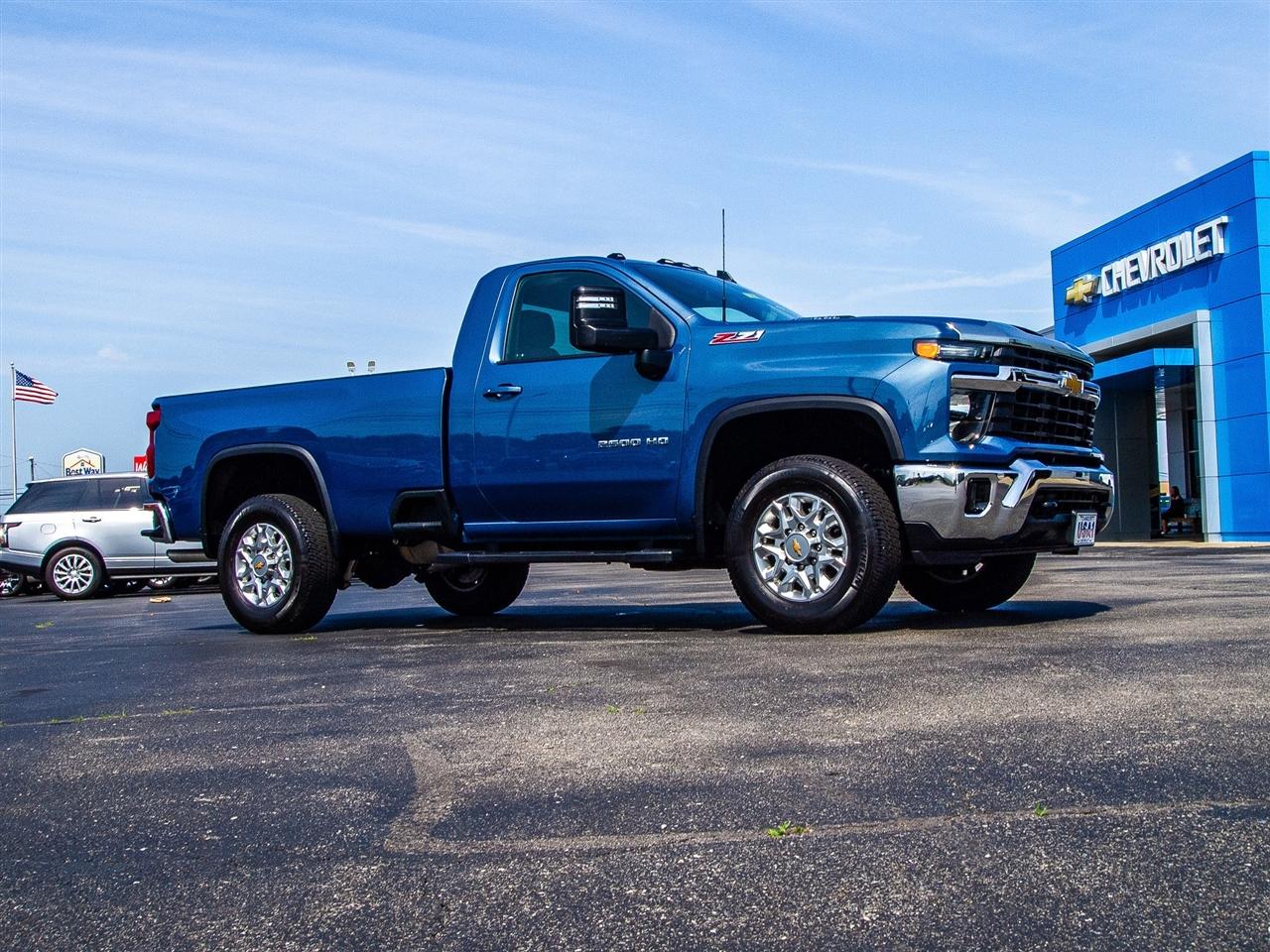 Chevrolet Silverado 2500HD 4WD Reg Cab 142" LT 2024