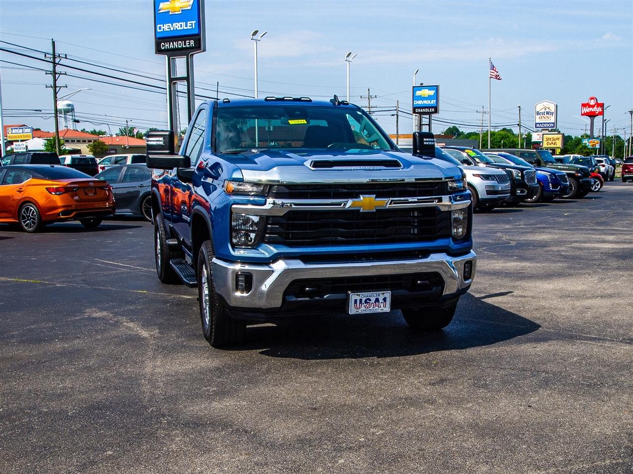 Chevrolet Silverado 2500HD 4WD Reg Cab 142" LT 2024