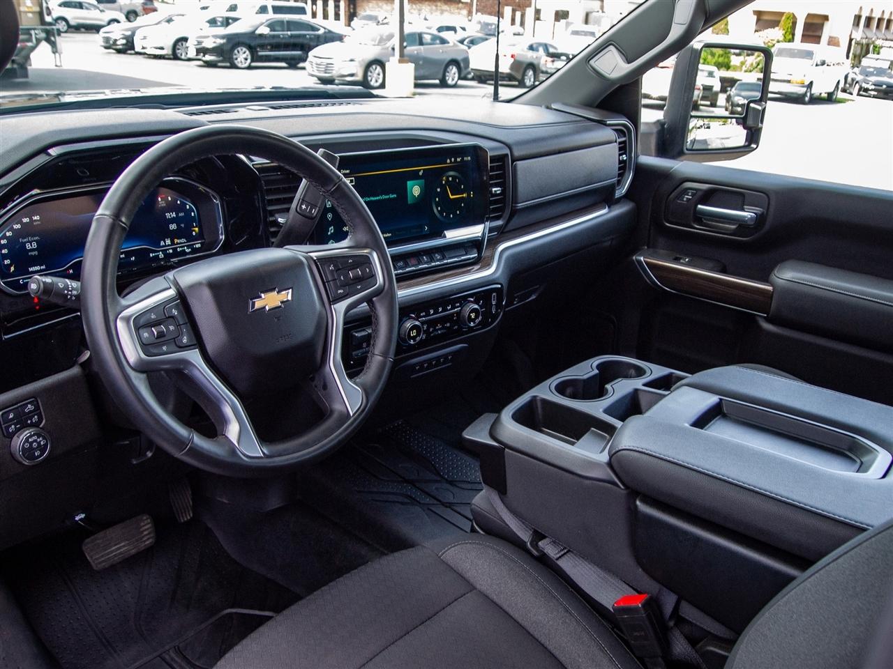 Chevrolet Silverado 2500HD 4WD Reg Cab 142" LT 2024
