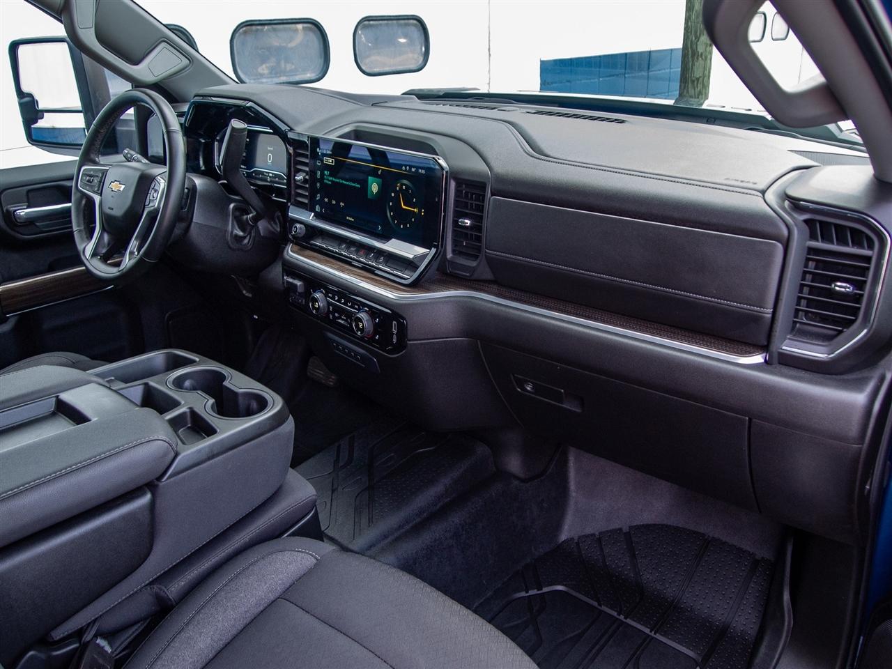 Chevrolet Silverado 2500HD 4WD Reg Cab 142" LT 2024