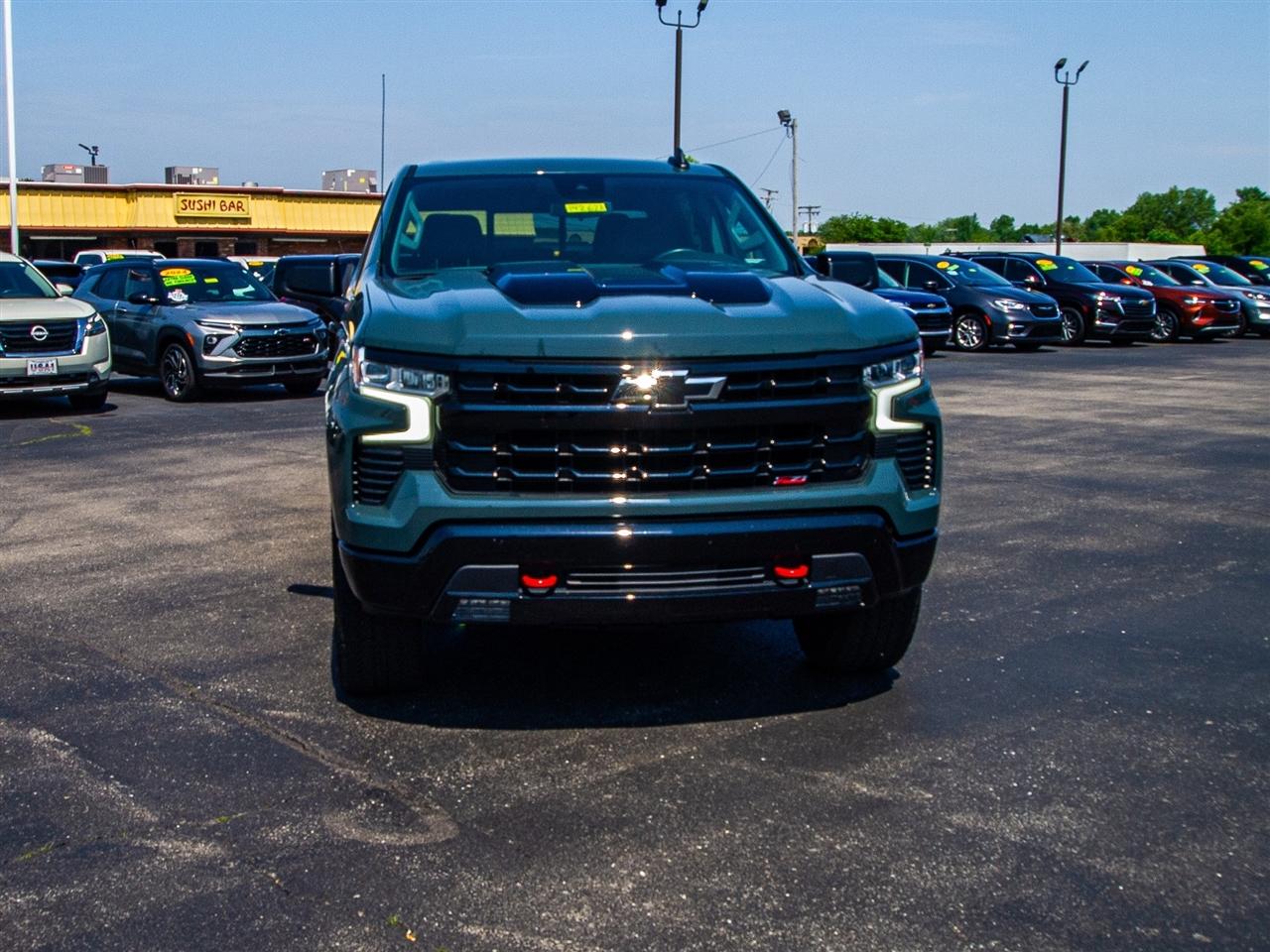 Chevrolet Silverado 1500 4WD Crew Cab 157" LT Trail Boss 2025