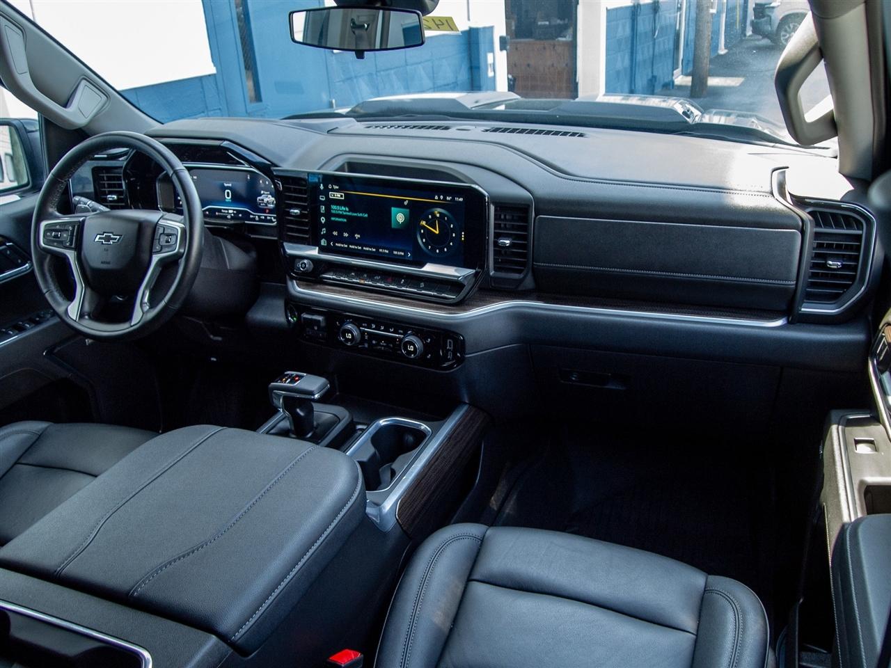 Chevrolet Silverado 1500 4WD Crew Cab 157" LT Trail Boss 2025