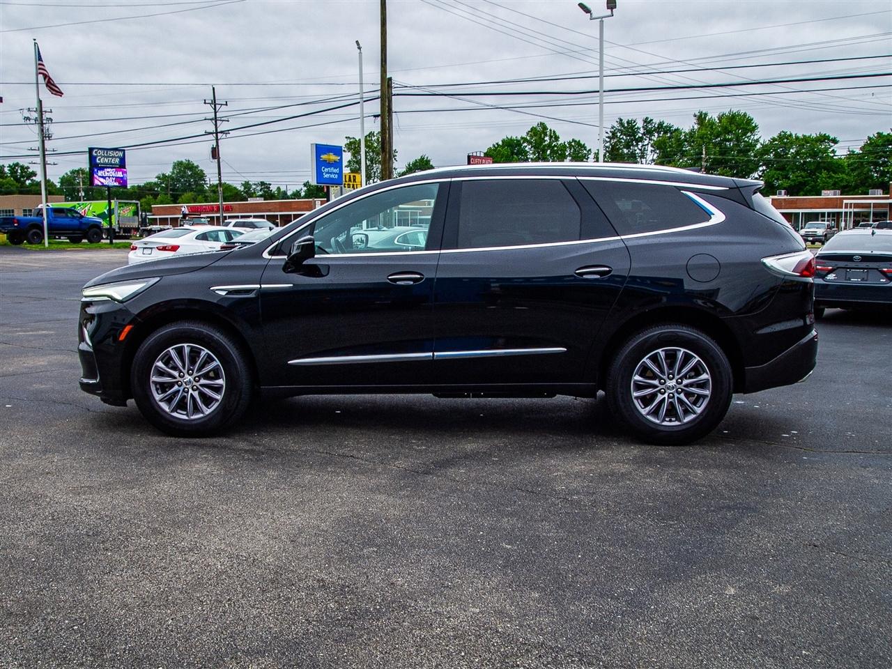 Buick Enclave FWD 4dr Essence 2024