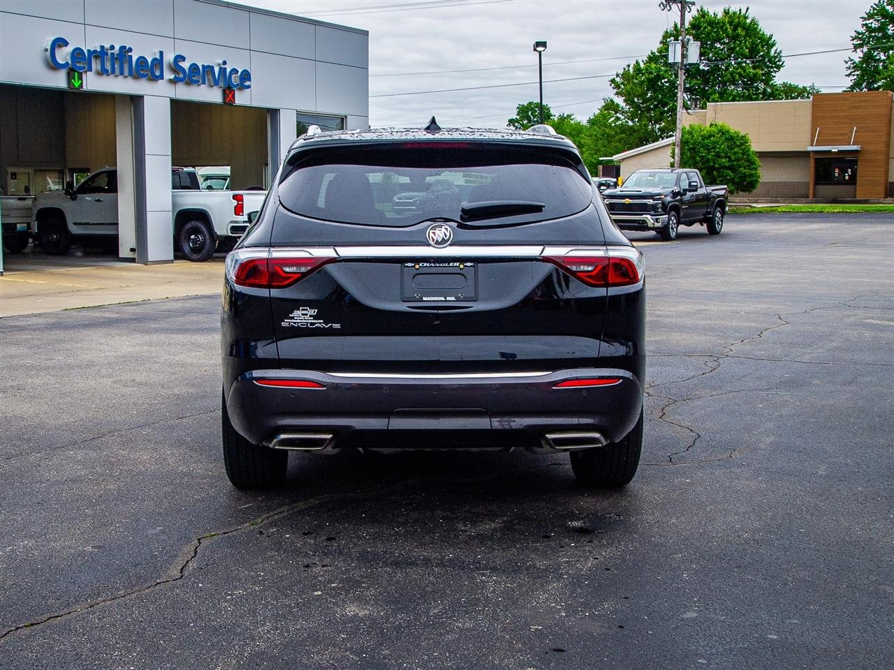 Buick Enclave FWD 4dr Essence 2024
