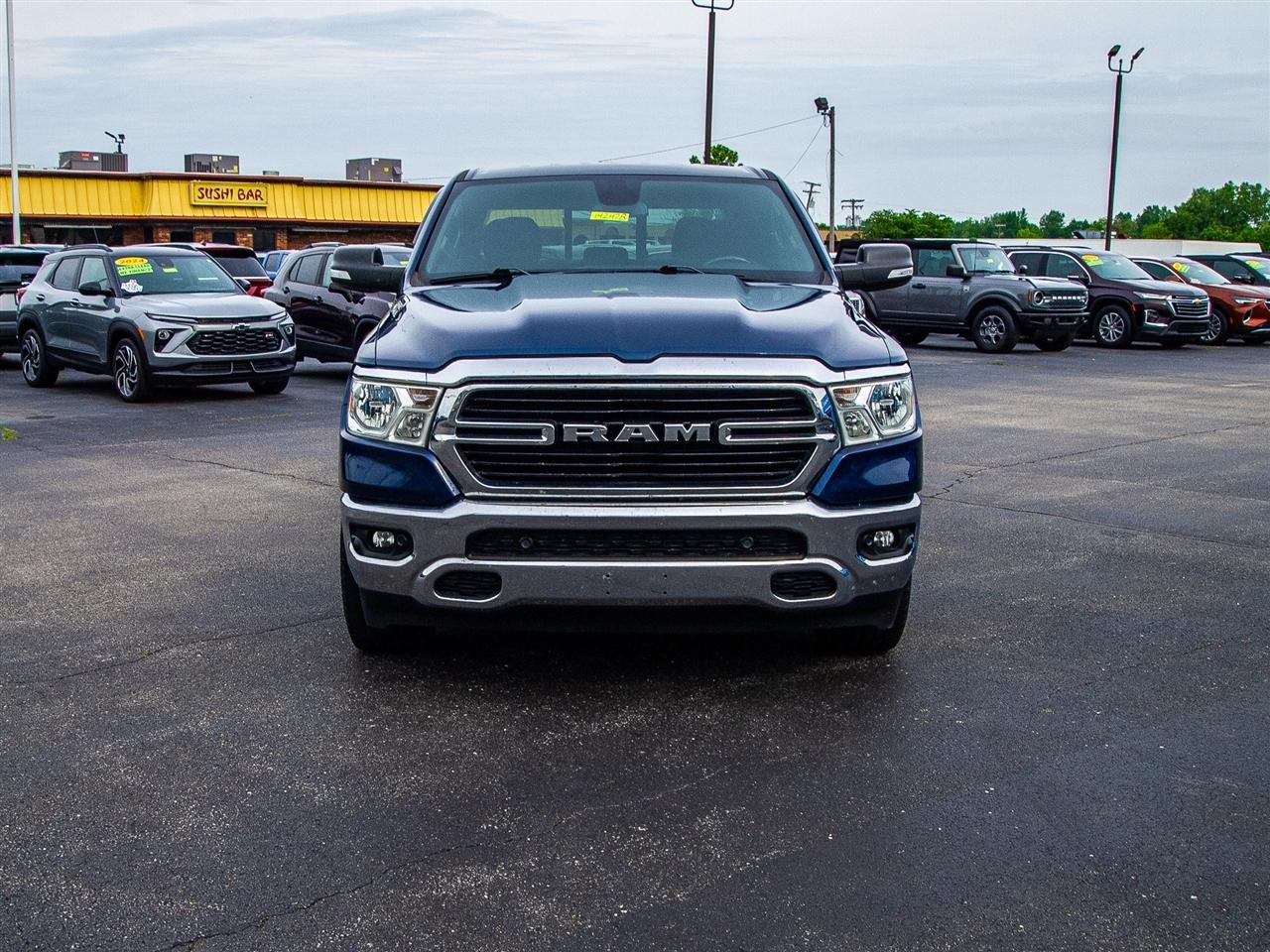 RAM 1500 Big Horn 4x4 Crew Cab 5'7" Box 2020