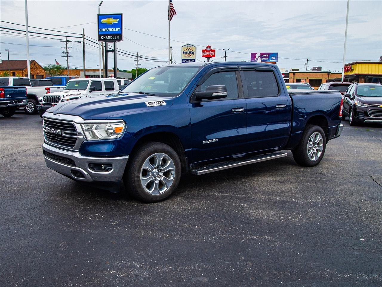RAM 1500 Big Horn 4x4 Crew Cab 5'7" Box 2020