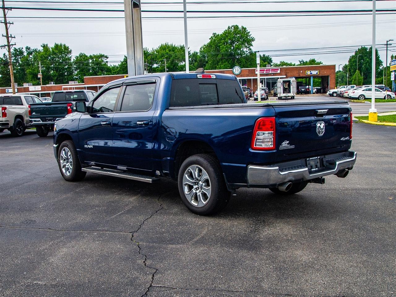 RAM 1500 Big Horn 4x4 Crew Cab 5'7" Box 2020