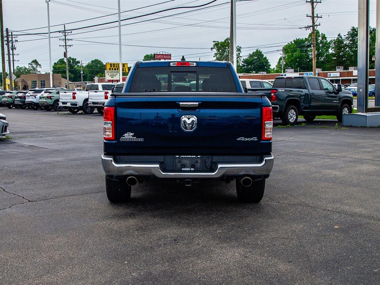 RAM 1500 Big Horn 4x4 Crew Cab 5'7" Box 2020