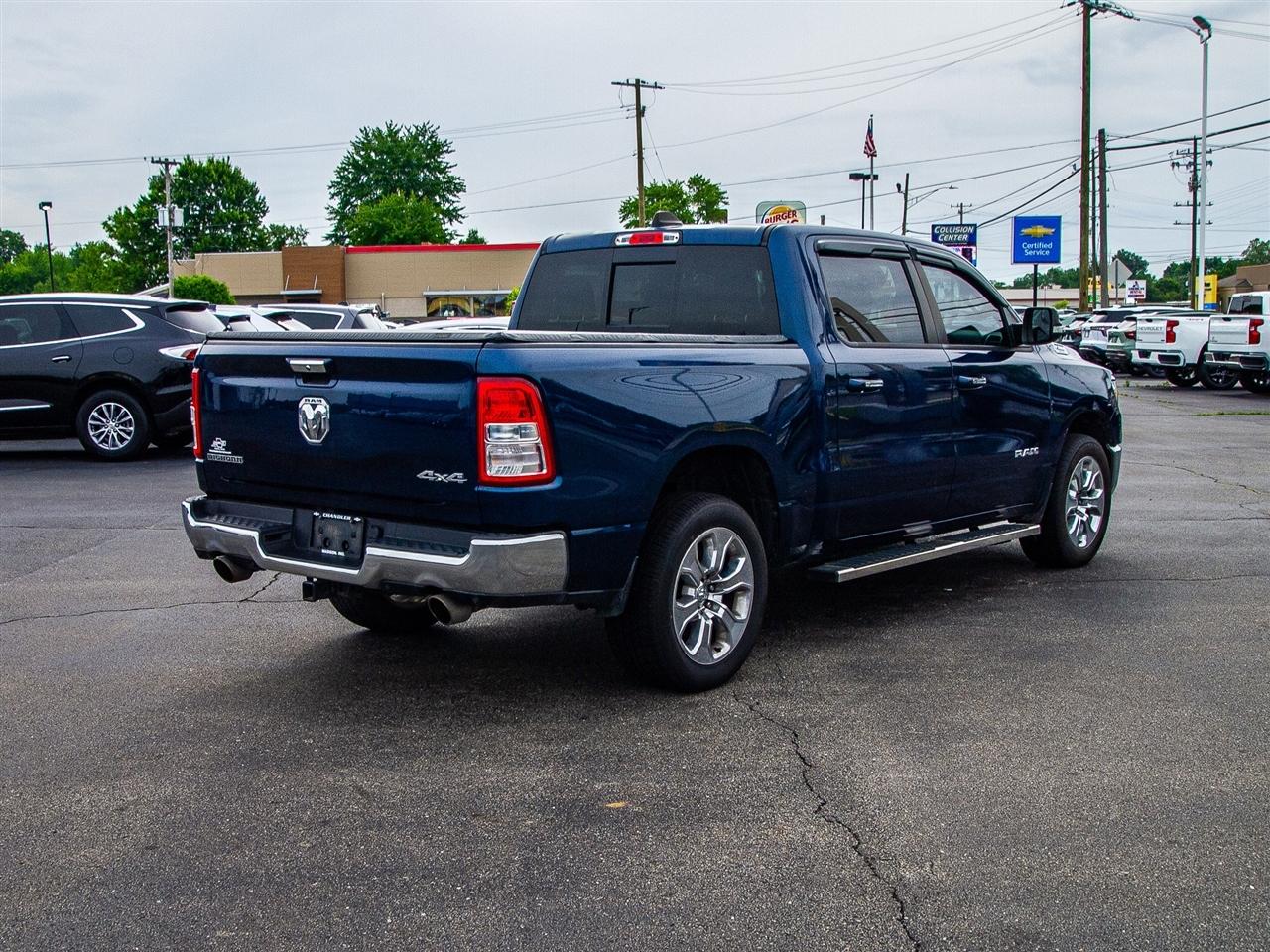 RAM 1500 Big Horn 4x4 Crew Cab 5'7" Box 2020