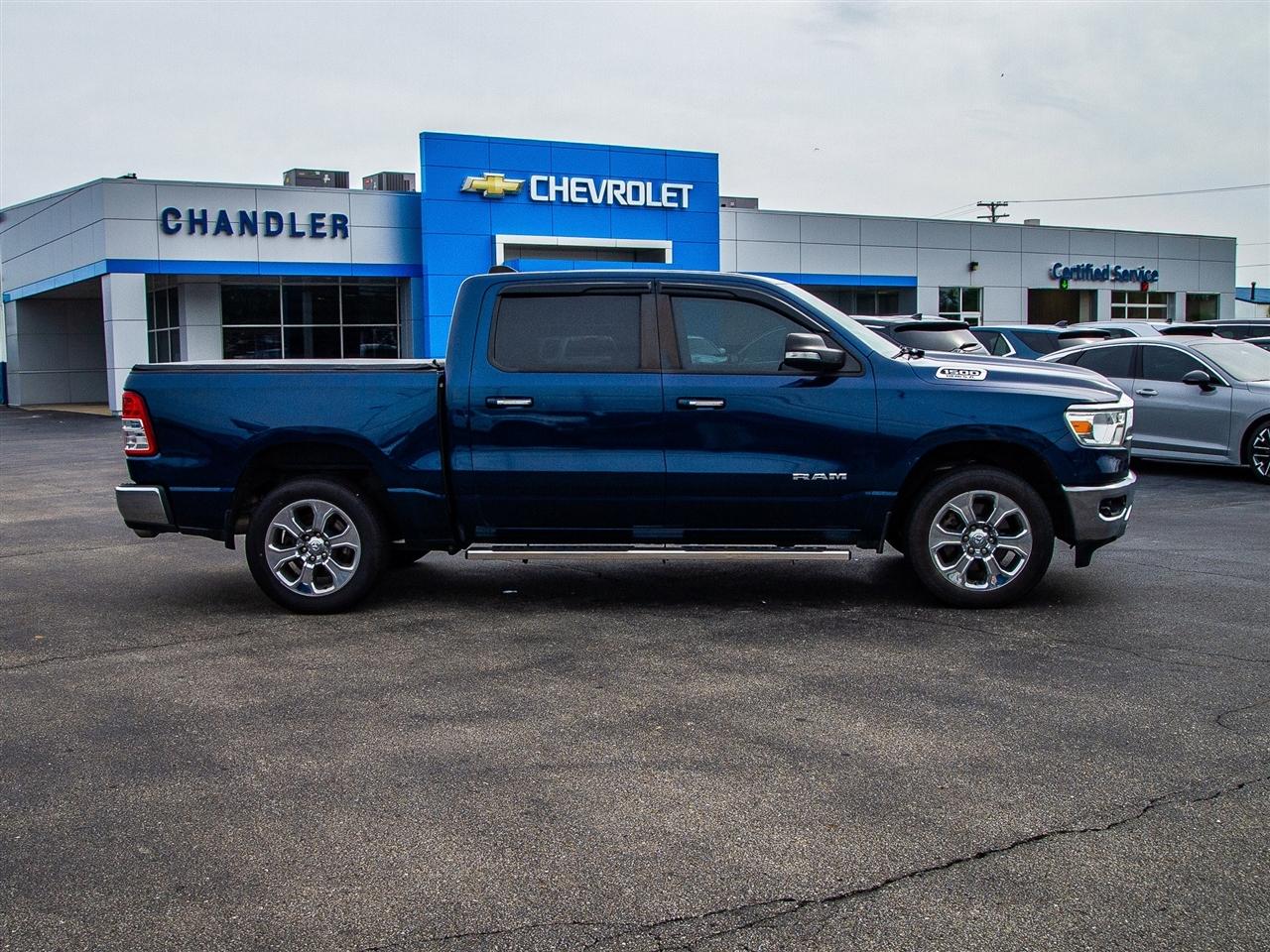 RAM 1500 Big Horn 4x4 Crew Cab 5'7" Box 2020