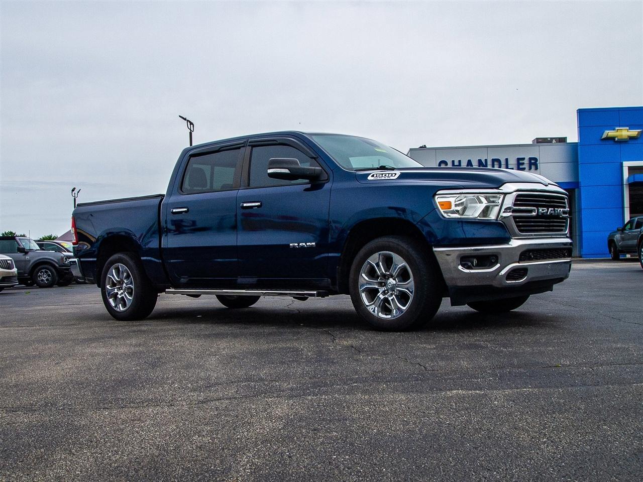 RAM 1500 Big Horn 4x4 Crew Cab 5'7" Box 2020