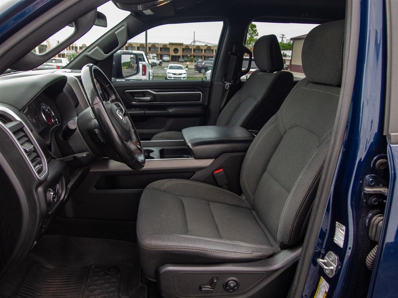 RAM 1500 Big Horn 4x4 Crew Cab 5'7" Box 2020